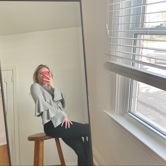 JACK by BB Dakota Bell Sleeve Top - Picture 2 of 4